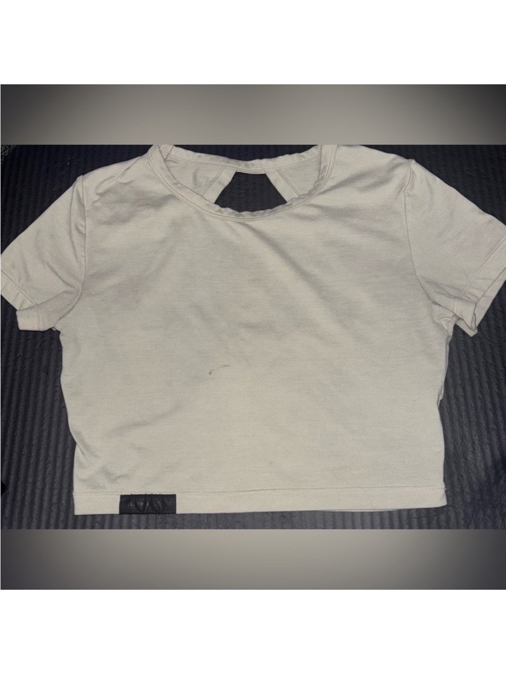 Alphalete Cream Short Sleeve Open-Back Crop Top - Picture 3 of 5